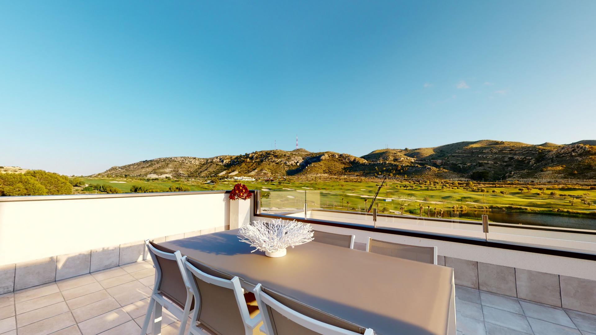 Maisonette-Apartments in der obersten Etage mit herrlichem Blick auf das Golfresort in Medvilla Spanje