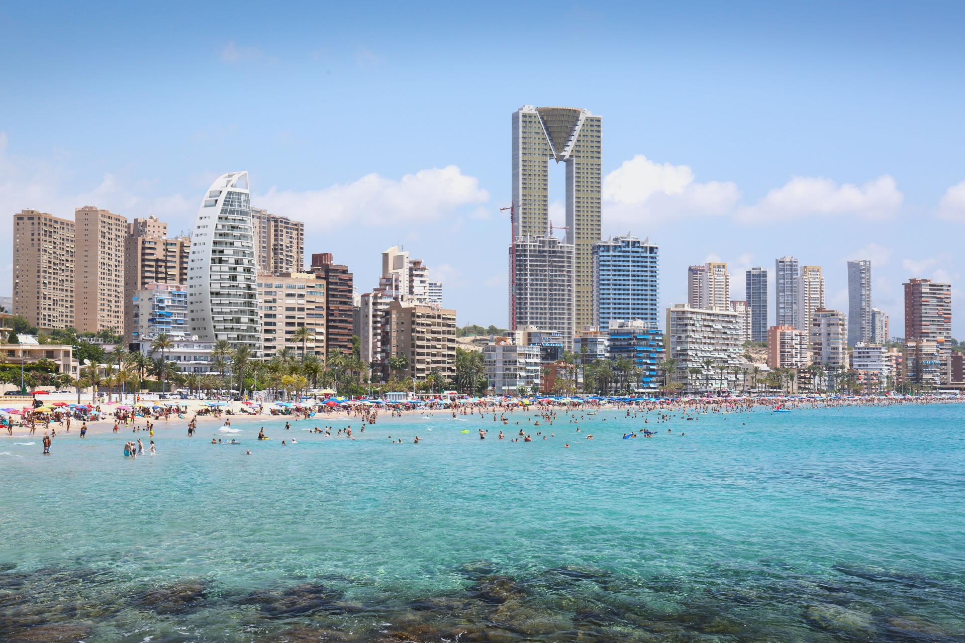 Luxusapartment mit geräumiger Terrasse in erster Strandlinie von Benidorm in Medvilla Spanje