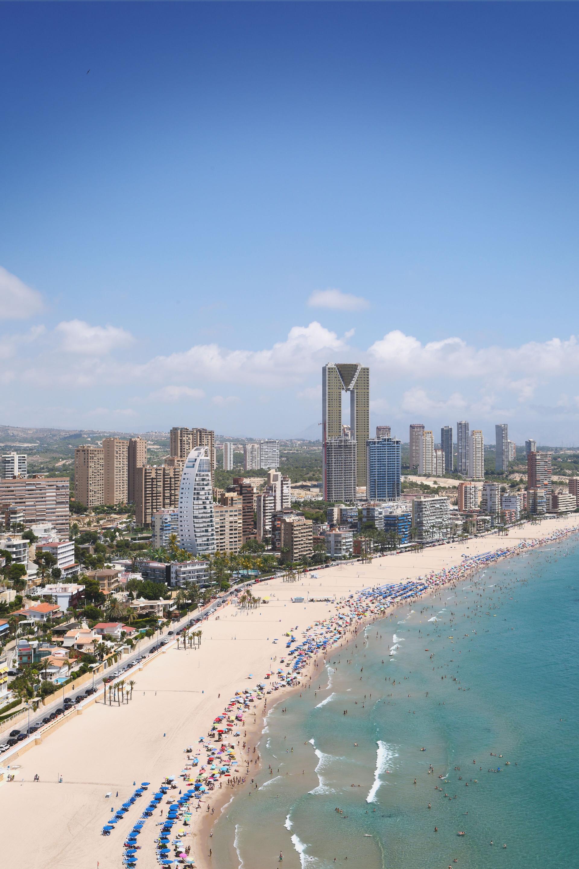 Luxusapartment mit geräumiger Terrasse in erster Strandlinie von Benidorm in Medvilla Spanje