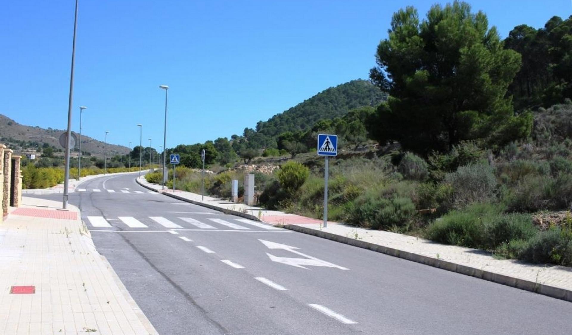 Günstiges Einfamilienhaus zum Verkauf im Landesinneren von Alicante in Medvilla Spanje