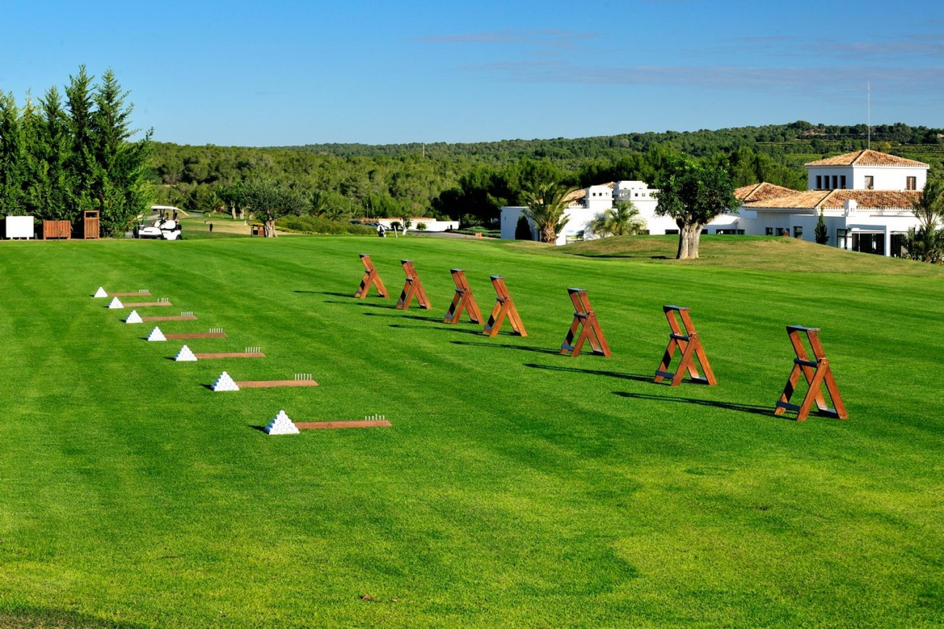 Neue, moderne Villa im Las Colinas Golf & Country Club in Medvilla Spanje