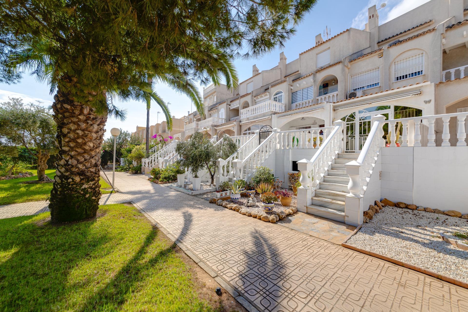 Wunderschönes Anwesen mit 4 Schlafzimmern in La Mata, Torrevieja in Medvilla Spanje