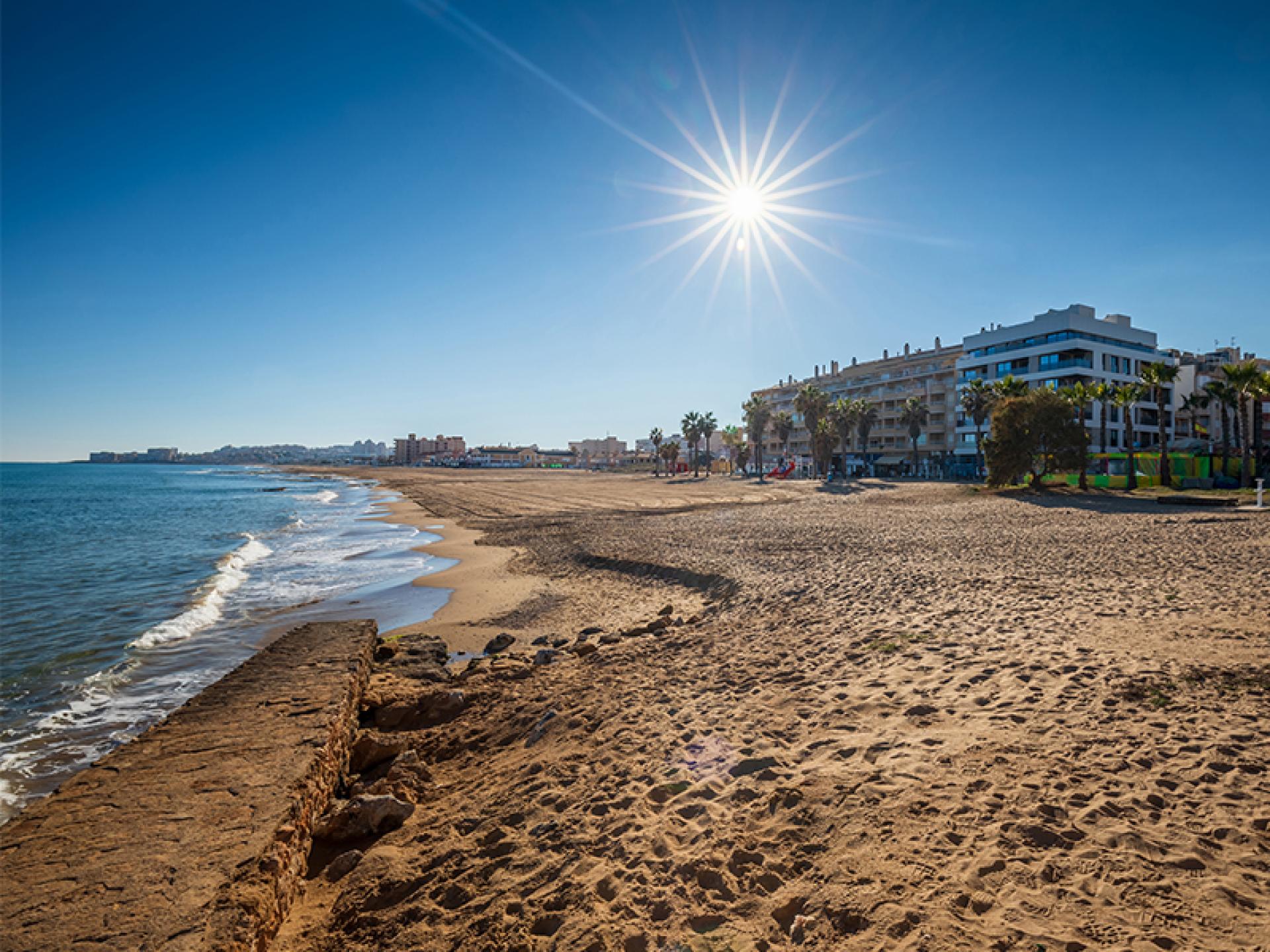 Doppelhaushälfte mit 3 Schlafzimmern in Torrevieja in Medvilla Spanje