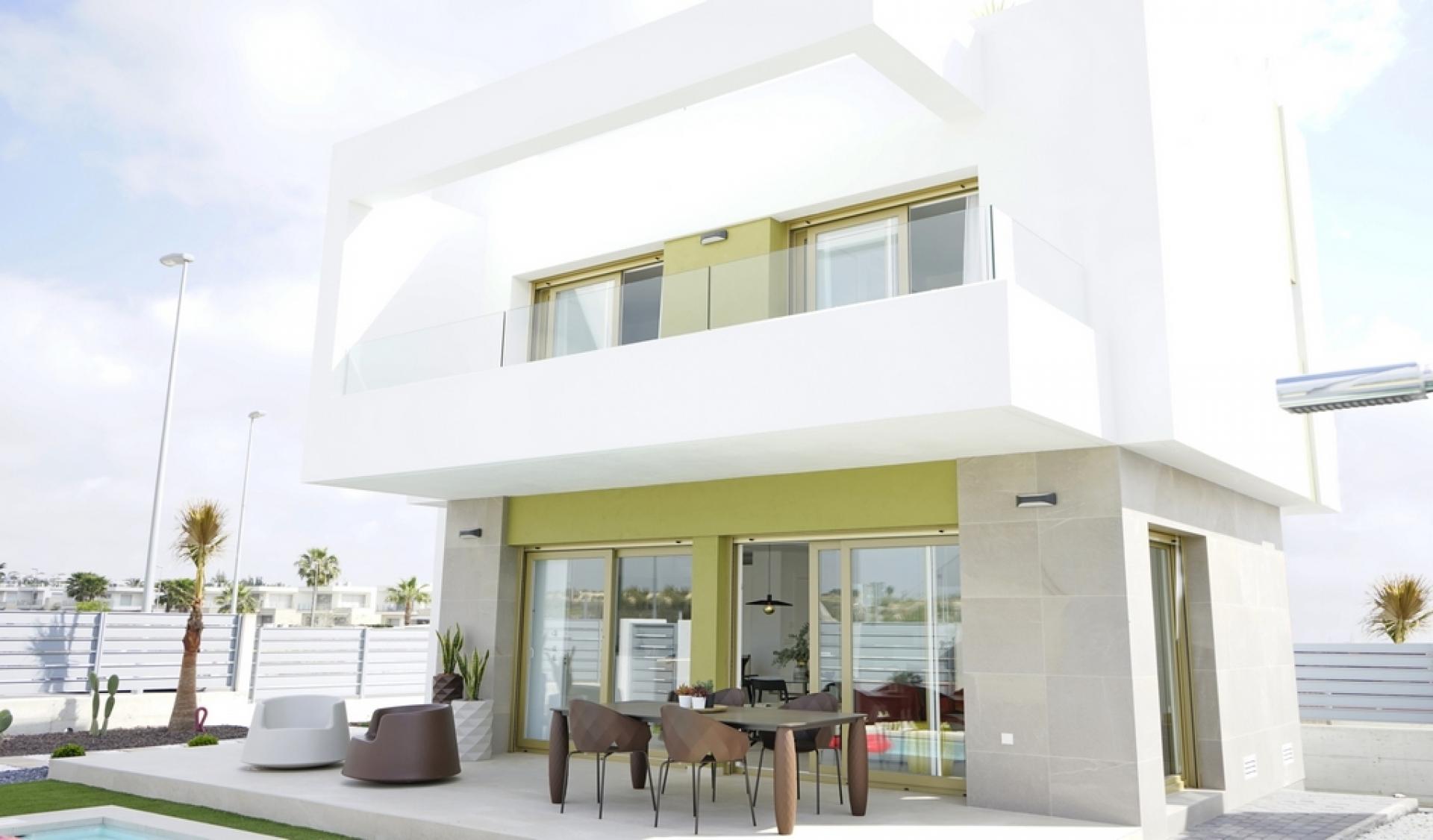 Haus zum Verkauf im Golfresort in der Nähe von Torrevieja in Medvilla Spanje