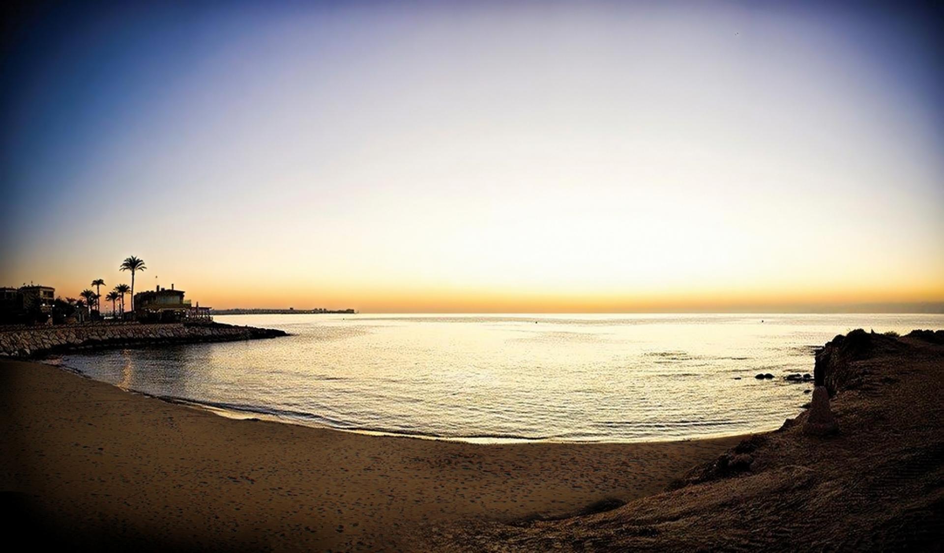 Wohnungen zum Verkauf in erster Meeres- und Strandlinie in Punta Prima in Medvilla Spanje