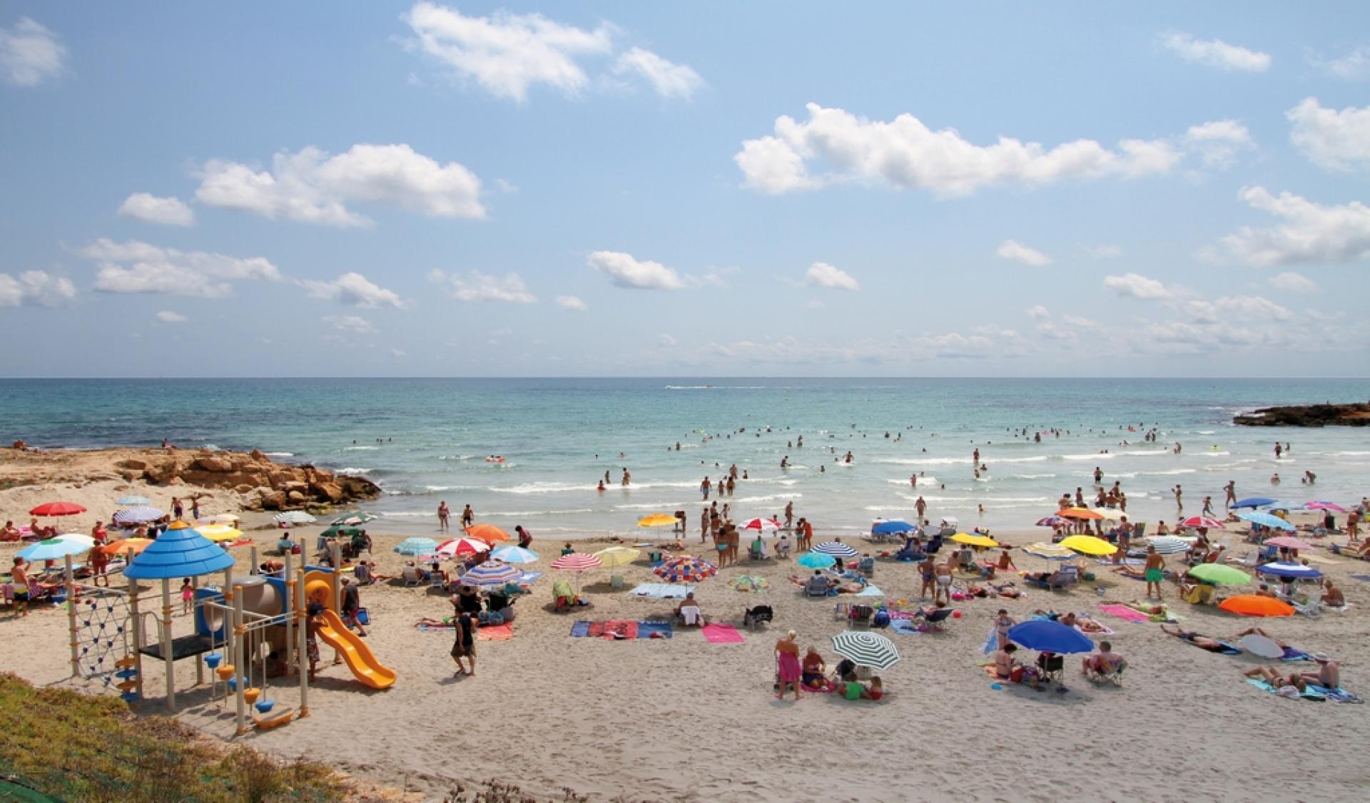 Wohnungen zum Verkauf in erster Meeres- und Strandlinie in Punta Prima in Medvilla Spanje