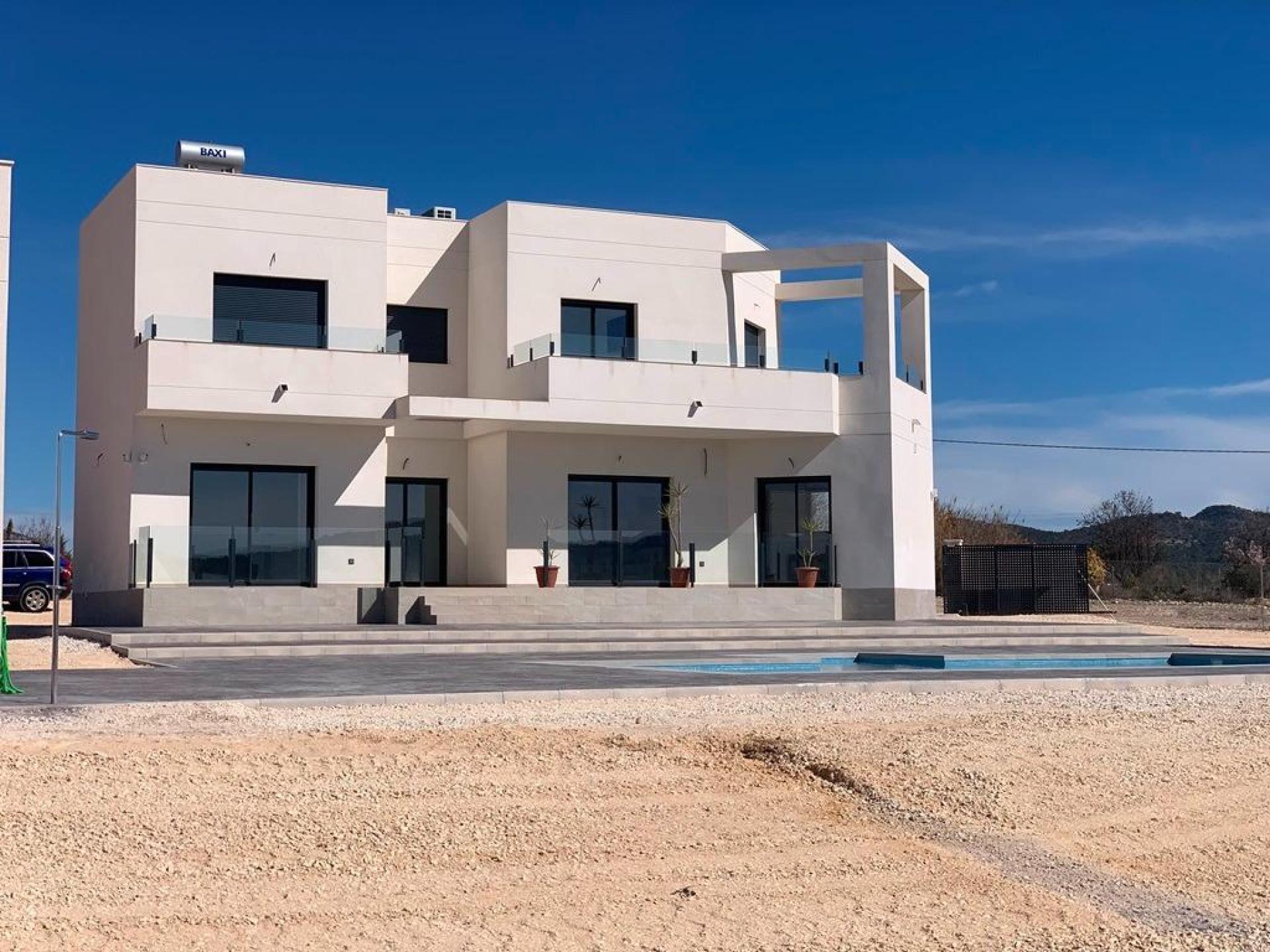 Moderne Neubauvilla in der Nähe von Pinoso, Alicante in Medvilla Spanje